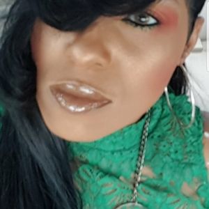 Meet your Posher, Tonya